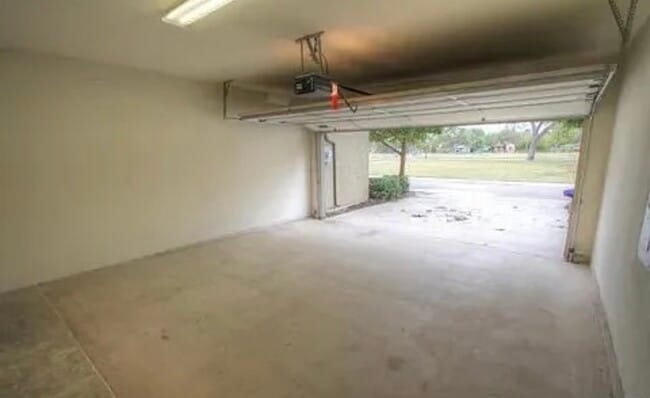 Building Photo - 528 Refugio St