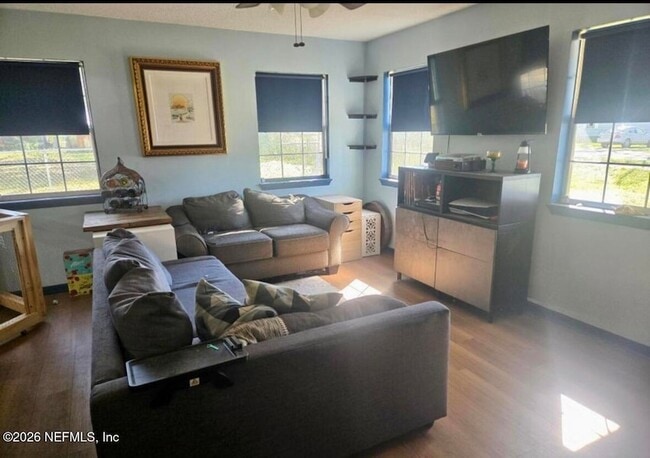Foto del edificio - 9861 N Clinton Ave