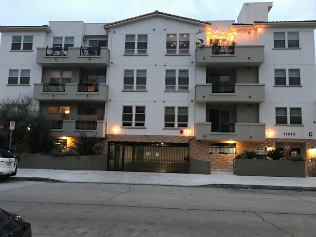 Building Photo - 11210 Peach Grove St
