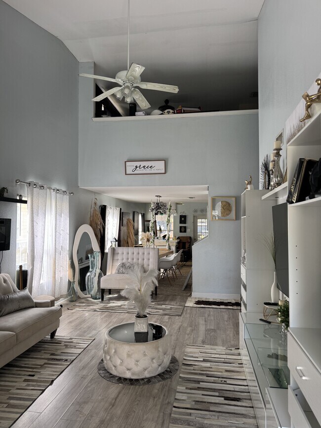 Foto del edificio - 11065 Oakcrest Dr