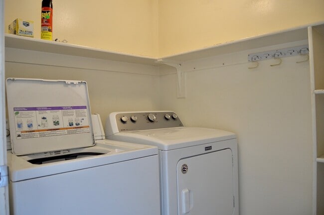 Building Photo - 1527 Talon Dr