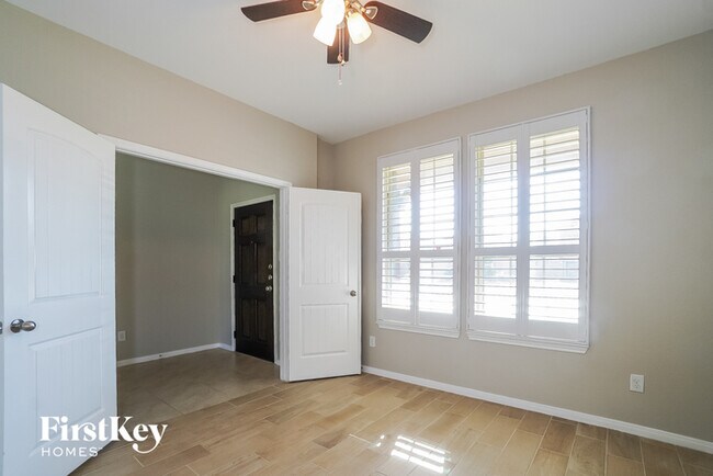 Foto del edificio - 5510 Glenfield Spring Ln