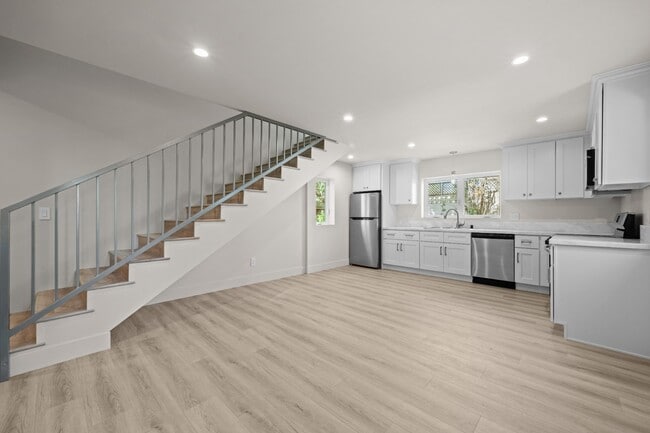 Building Photo - Newly Renovated | 2 BED 1 BATH ADU | Prime Pico-Robertson Location