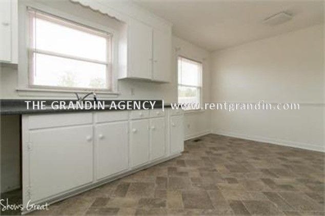 Building Photo - 1646 Padbury Ave