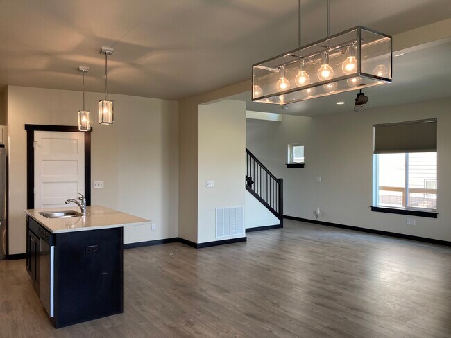 Open Plan on Main Floor - 5425 Vermeer Ln
