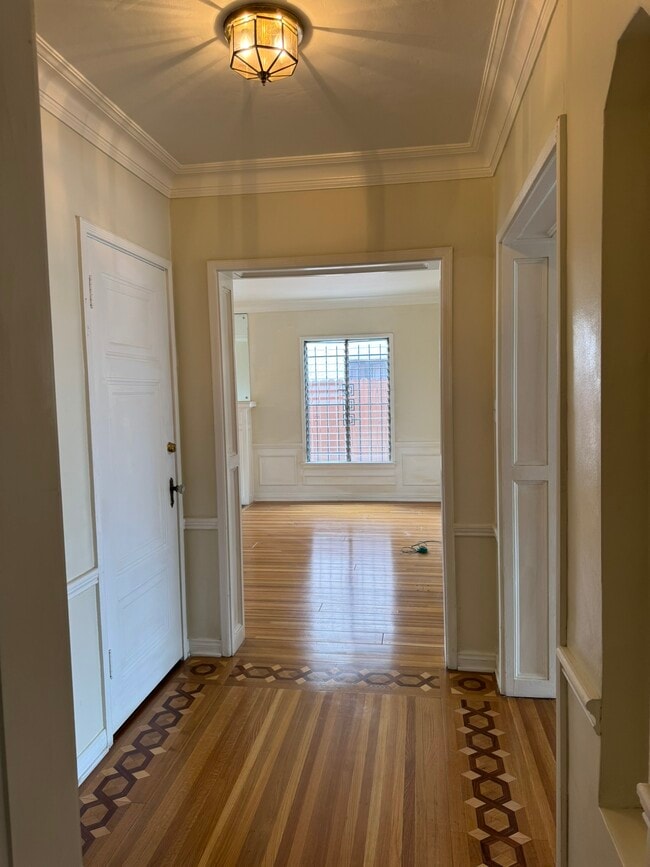 Hallway 1 - 1137 Meadowbrook Ave