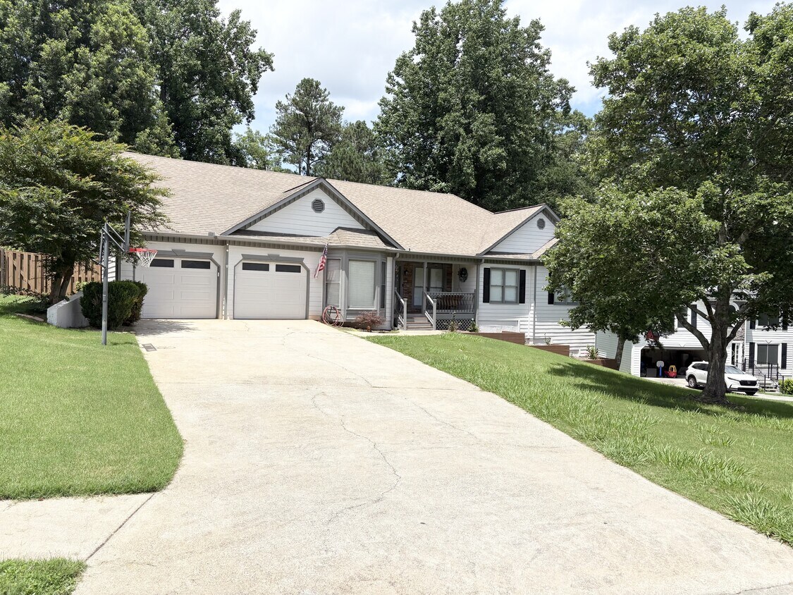 Foto principal - 501 Hearthstone Ridge