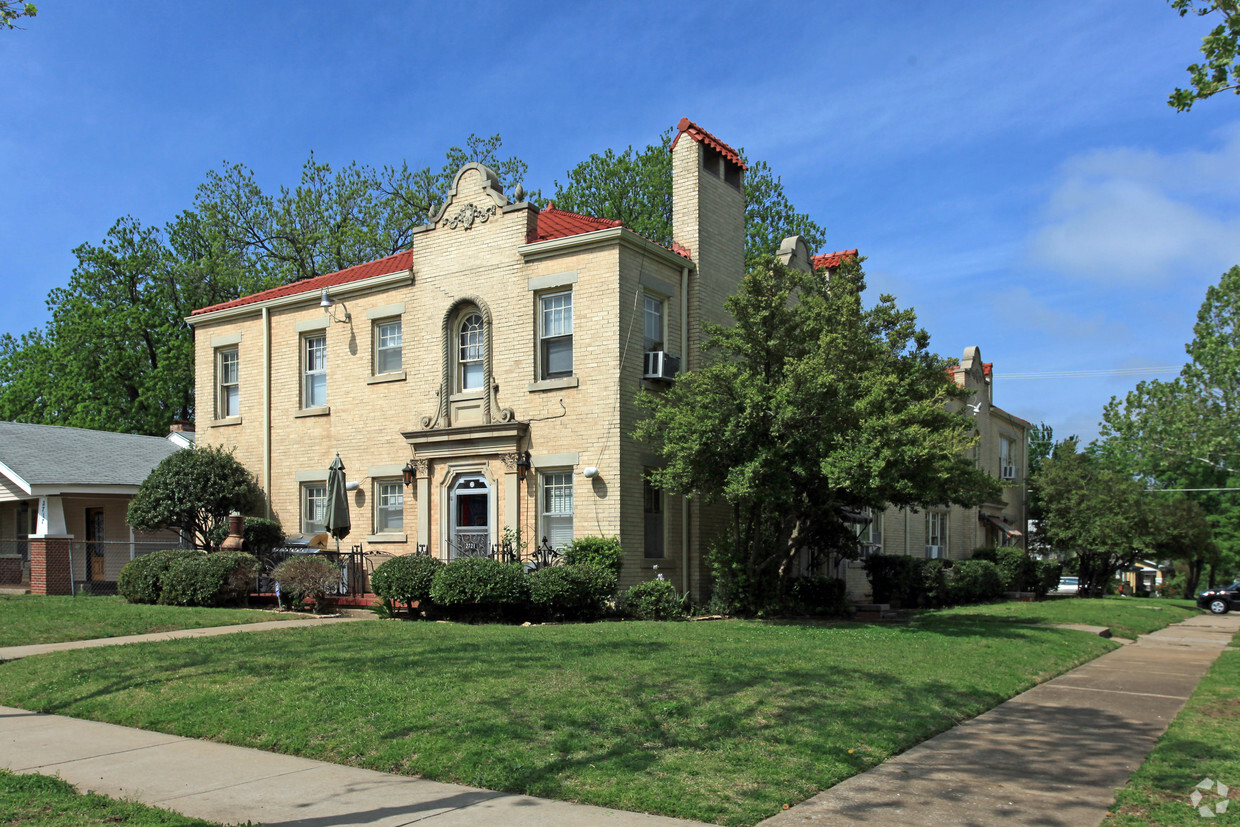 Primary Photo - 400 NW 27th St