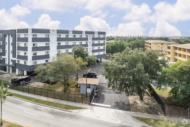 Entrada - Garden View Condominiums