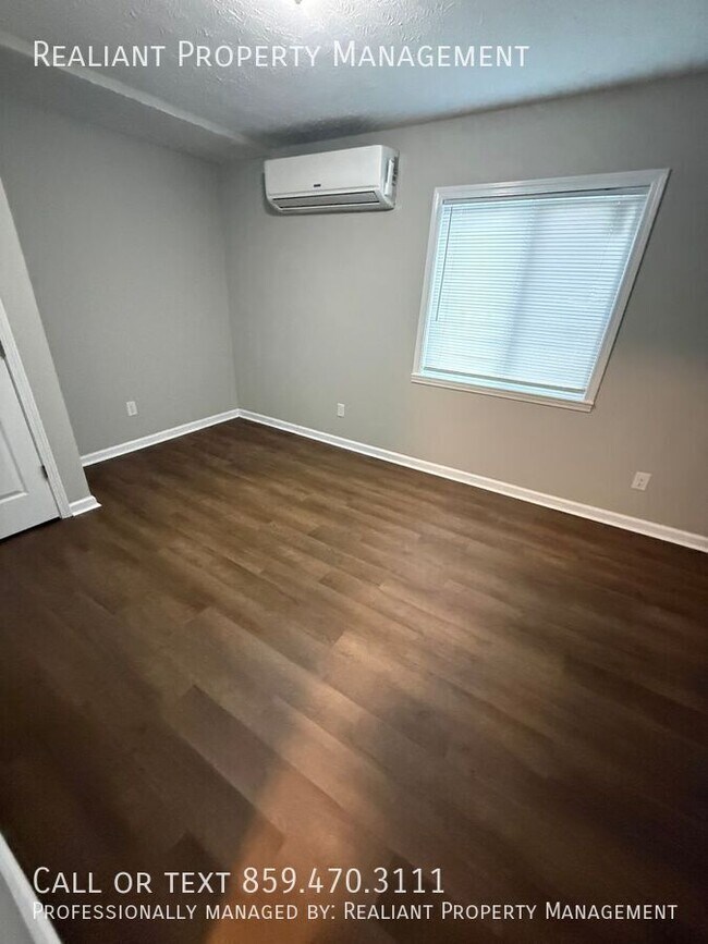 Foto del edificio - 208 Lakeshore Dr