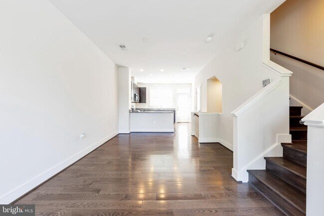 Foto del edificio - 16608 Crabbs Branch Way