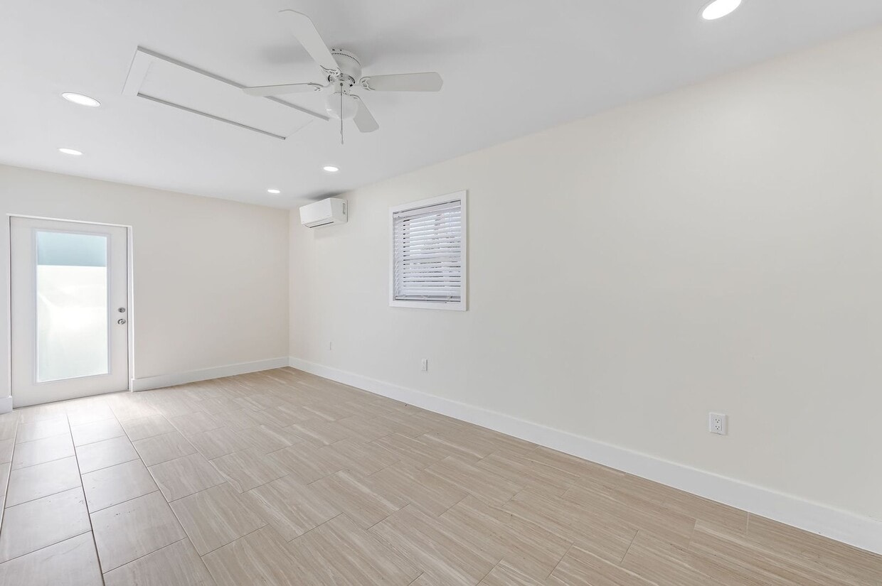 ANNUAL RENTAL Newly Remodeled Studio in House Rental in Naples