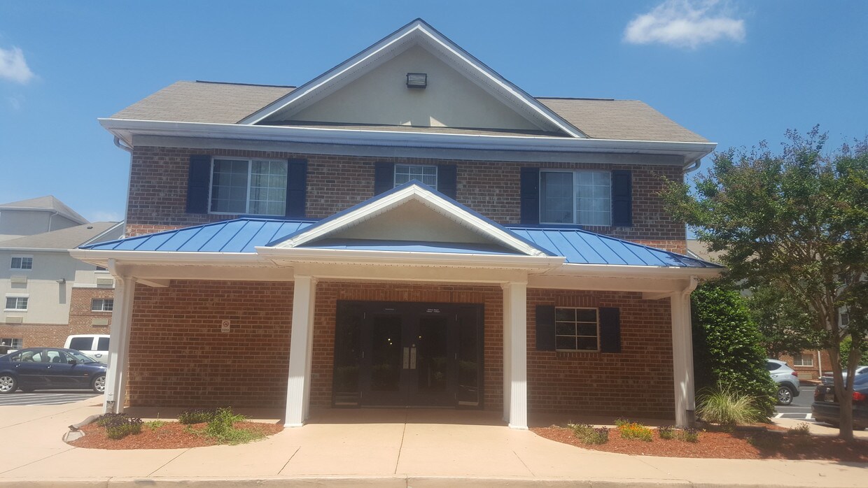 Foto principal - 7831 Shrader Rd