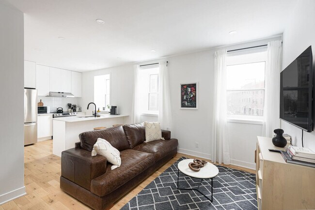 Building Photo - 3632 Rue Notre-Dame Ouest-SI ID1602009P