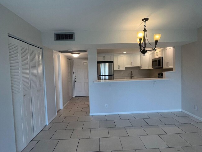 Foto del edificio - 9370 SW 8th St