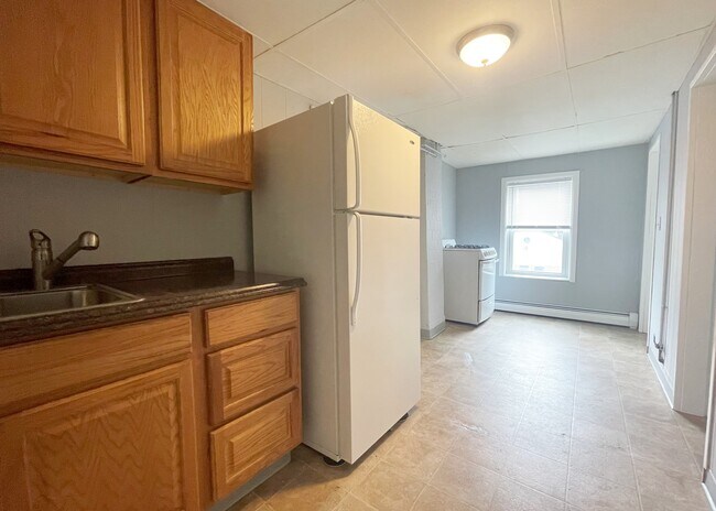 Building Photo - 35 Milton St