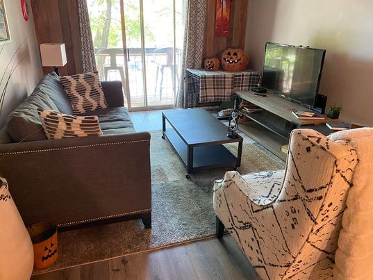 Living Room - 3146 Lakeside Dr