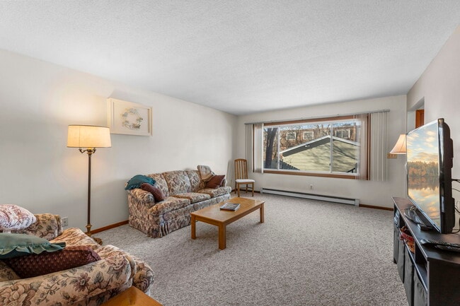 Foto del edificio - 4214 Xenia Ave N