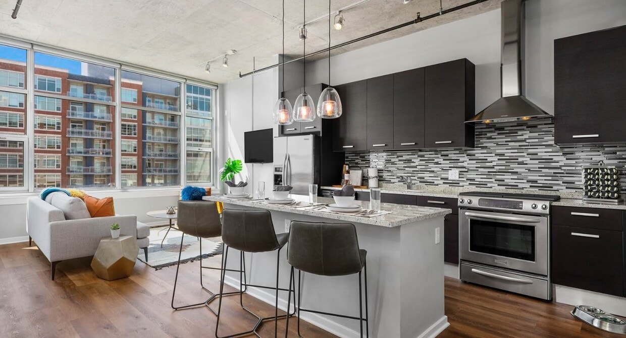 Photo - 148 W Roosevelt Rd (Chicago, IL)