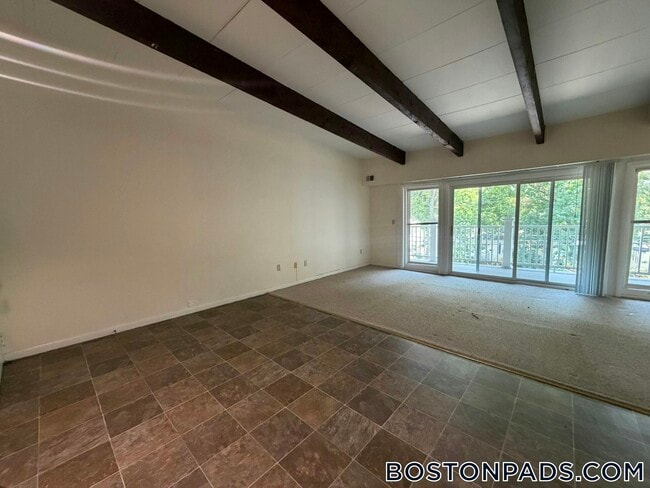 Building Photo - 4 Westgate Dr