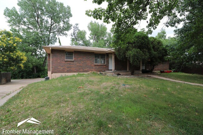 Foto del edificio - 4 br, 2 bath House - 824 Dondee Dr.