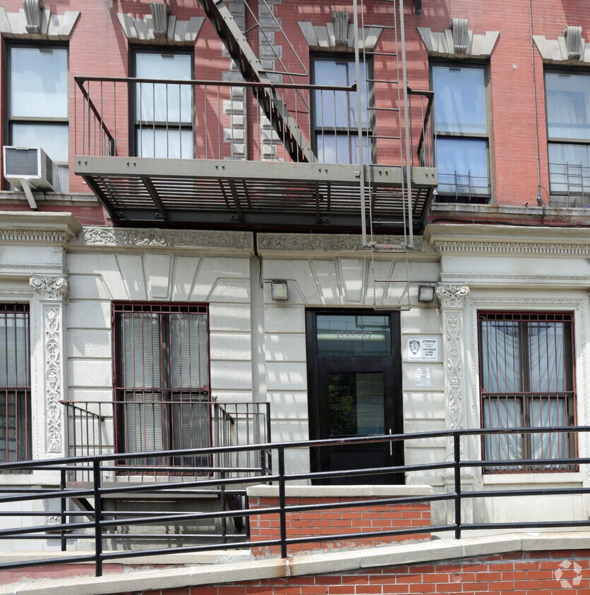 Building Photo - 1585-1587 Washington
