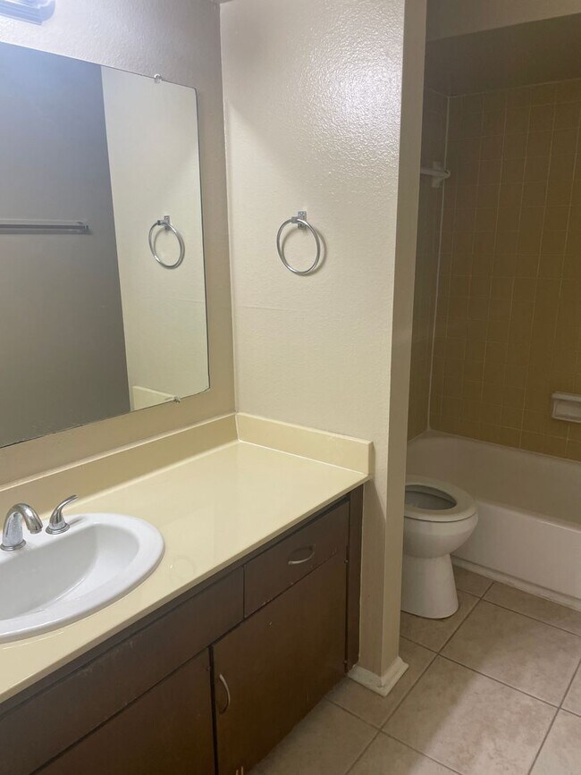 Building Photo - 5937 E 33rd Ct