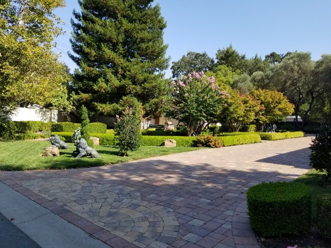 Foto del edificio - 5 Bed 4 Bath Gated Home In Alamo