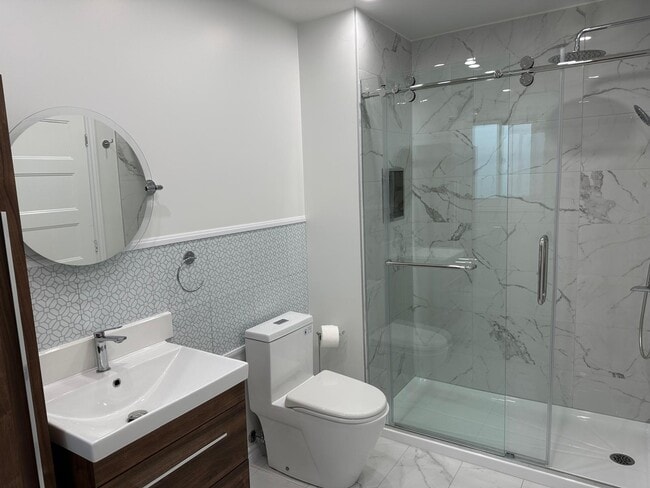 Building Photo - 9357 Rue Basile-Routhier