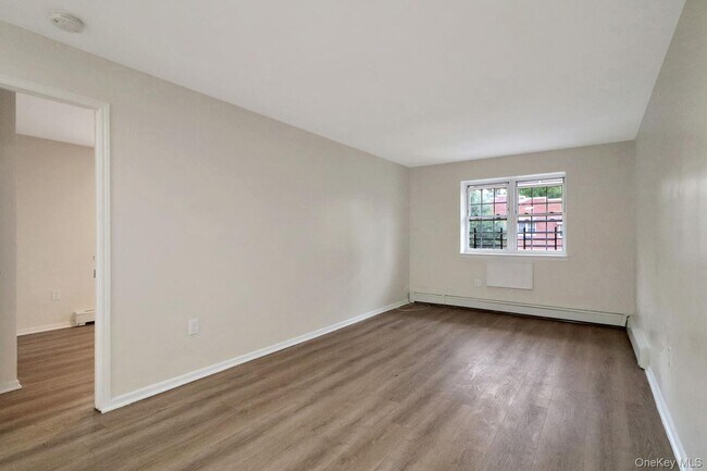 Foto del edificio - 1051 Cauldwell Ave