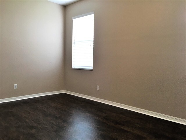 Foto del edificio - 443 Sand Ridge Dr