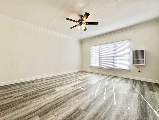 Building Photo - 1058 Normandie Ave