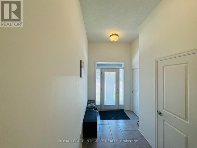 Building Photo - 171 Overberg Way