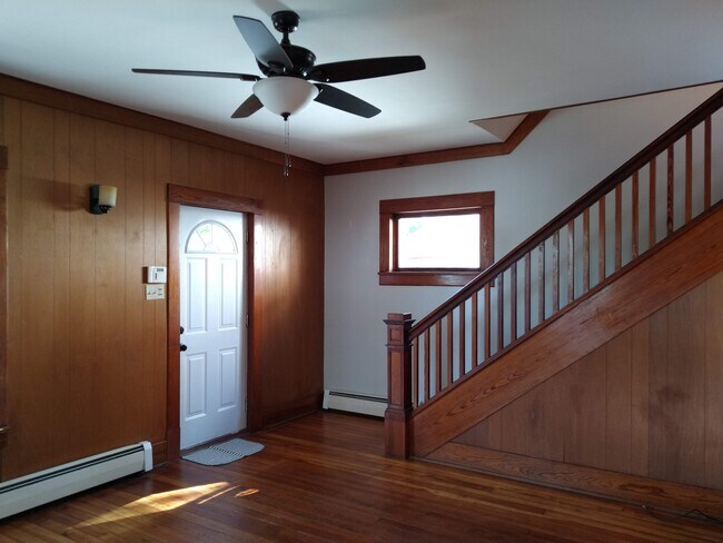 Living Room - 412 SW Orchard St
