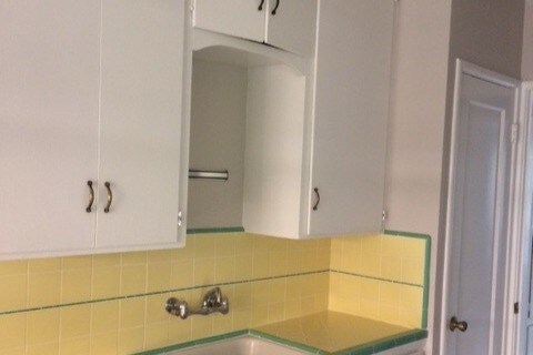 Kitchen with tile & old-fashioned charm - 1520 25th St