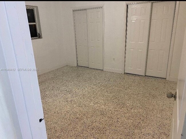 Foto del edificio - 626 NE 61st St