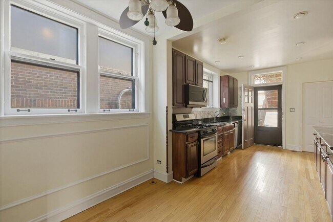 Foto del edificio - 7409 N Claremont Ave