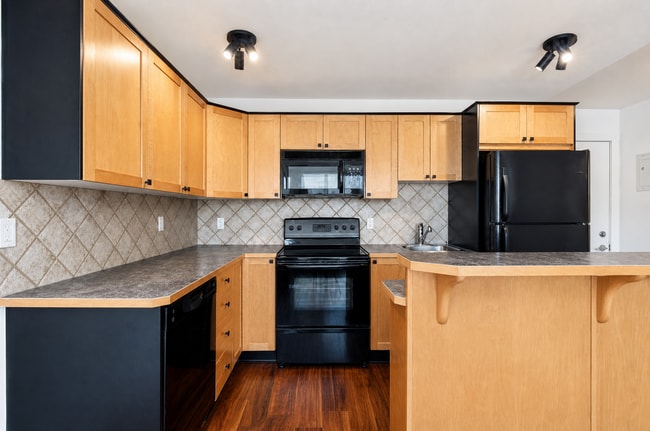 Building Photo - 1129 Cameron Ave SW