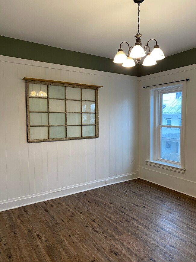 Sala de estar - 39 E Main St
