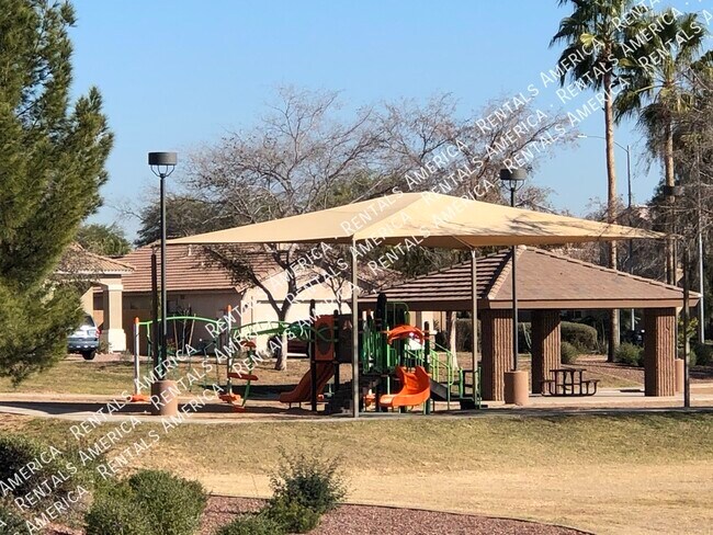 Building Photo - 3 bed/2 bath Corner Lot in Avondale