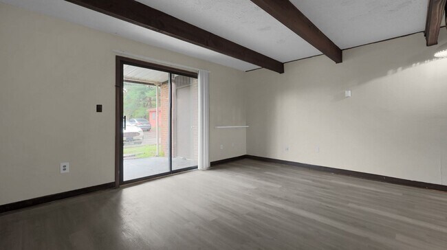 Foto del edificio - 1 Bedroom Townhouse Apartment