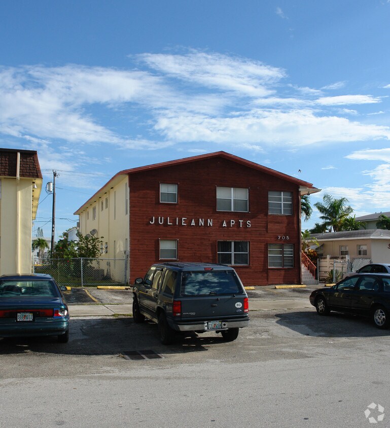 Building Photo - Julieann Apartments