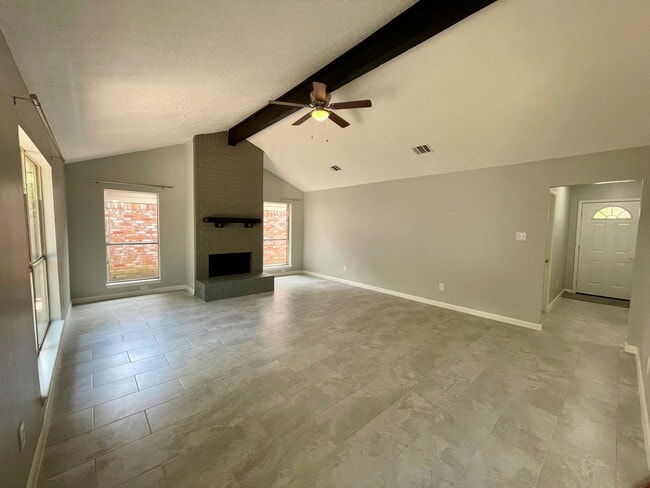 Building Photo - 150 W Woodstock Cir Dr