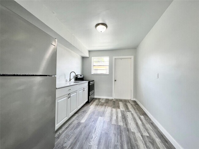 Foto del edificio - 833 NW 10th St