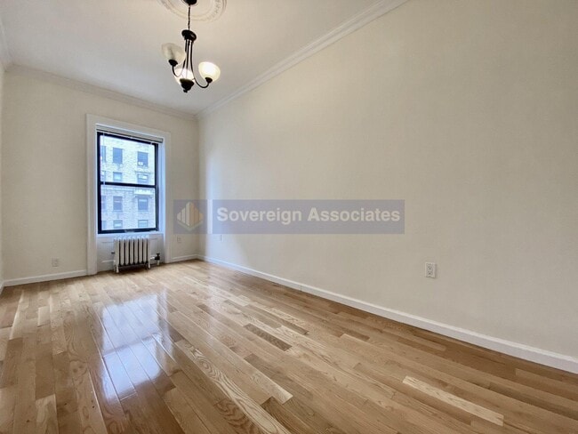 Building Photo - 320 W 106th St
