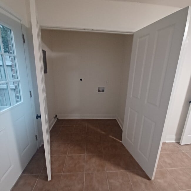Building Photo - 8897 Richmond Dr