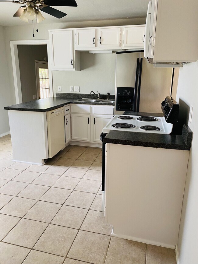 Foto del edificio - 3812 SE 24th St