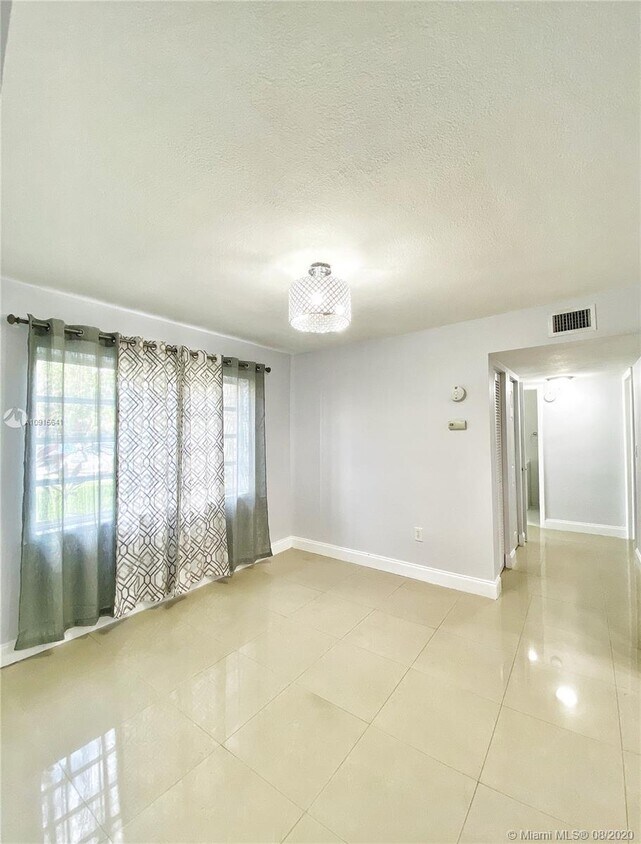 Primary Photo - 10651 SW 108th Ave