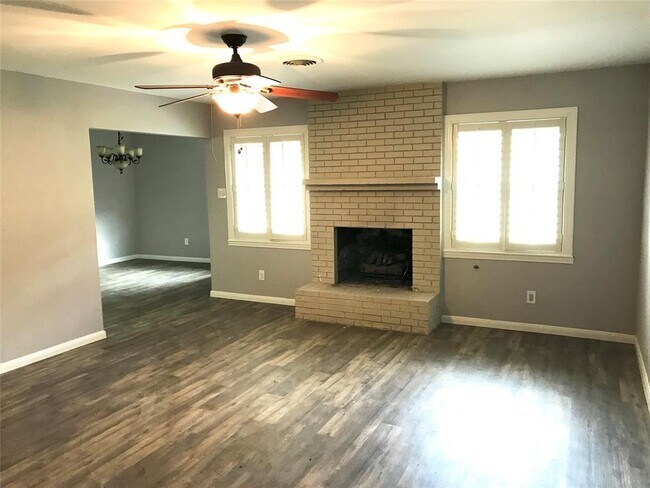 Building Photo - 4506 Mimosa Dr