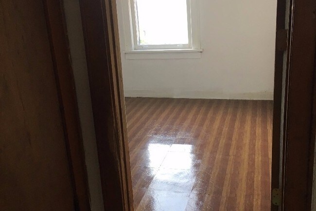 Habitación (1) - 4064 E 57th St